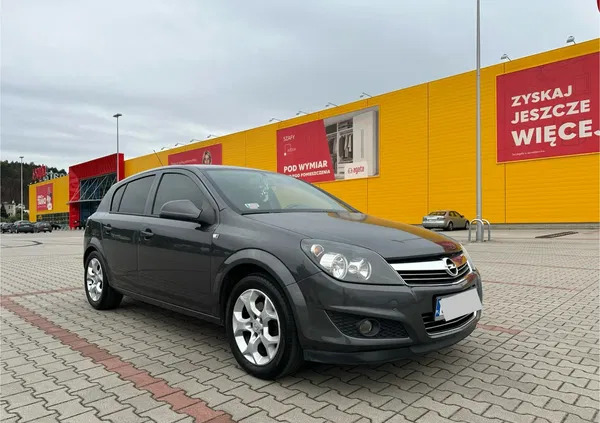 pomorskie Opel Astra cena 11900 przebieg: 307386, rok produkcji 2011 z Rumia